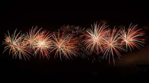 2019年10月1日，国庆烟花汇演在北京天安门广场举行，庆祝新中国成立70周年。图片下载