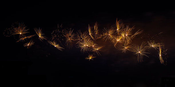 2019年10月1日，国庆烟花汇演在北京天安门广场举行，庆祝新中国成立70周年。图片下载