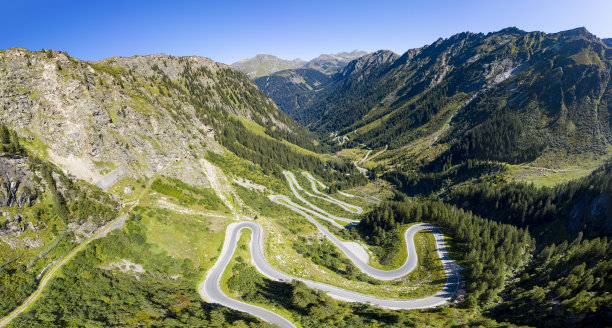 阿尔卑斯山的山路图片下载