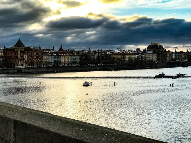 查尔斯桥的景色图片下载