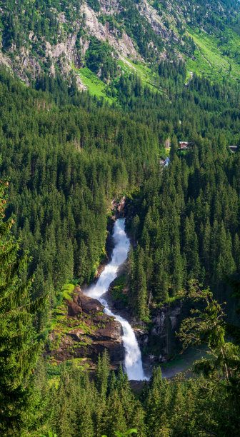 风景如画的克里姆里瀑布在高陶恩国家公园沿着格洛斯阿尔卑斯路，奥地利图片下载