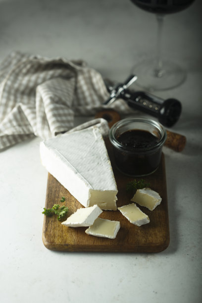 卡芒贝尔奶酪配洋葱酱图片下载