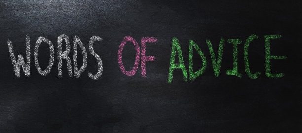 用彩色粉笔写的忠告图片下载