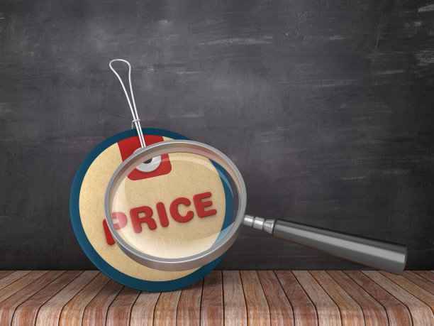 价格标签与放大镜在黑板背景- 3D渲染图片下载