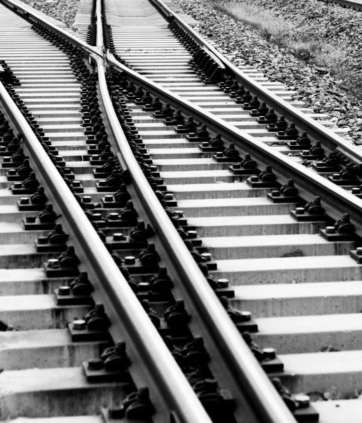铁轨上的岔路口图片下载