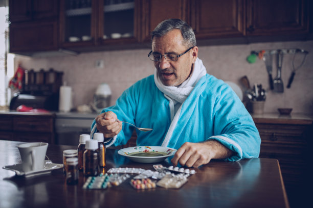 生病的老人图片下载