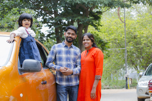 家庭公路旅行站在汽车库存照片图片下载