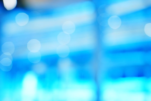 抽象模糊了当代办公室室内的蓝色背景图片下载
