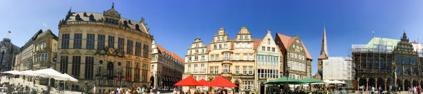 德国不来梅——2016年7月:游客参观市中心。不来梅每年吸引300万人图片下载