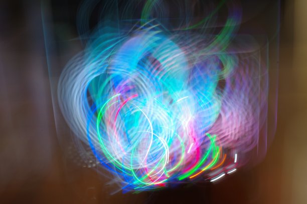 照明设备的移动效果。图片下载