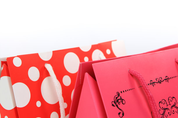 各式各样的彩色购物袋特写孤立在白色图片下载