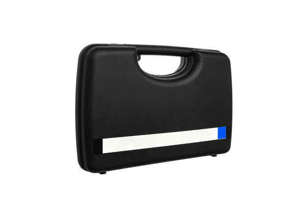 黑色塑料外壳，武器或工具被隔离在白色背景上图片下载