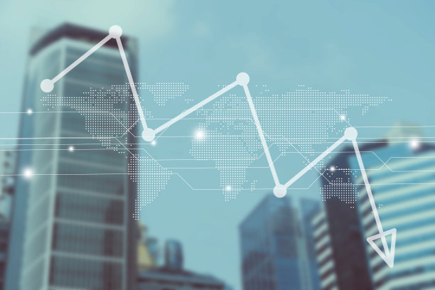 用交通系统模糊了首都城镇的许多建筑，双曝光曲线下行趋势和以阳光为背景的技术图标。图片下载