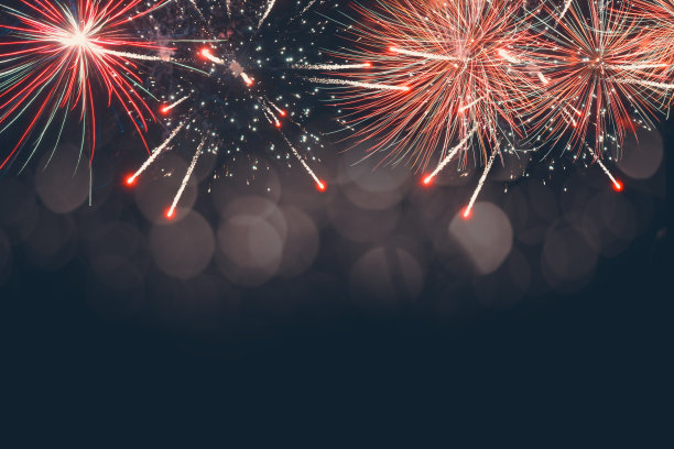 五彩缤纷的烟花在节日周年，新年圣诞表演图片下载