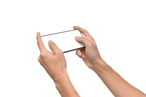 两名男性双手拿着黑屏的智能手机，玩游戏图片下载