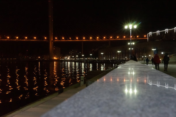 夜市景观与景观的海滨皇太子。图片下载