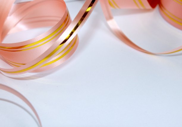 白色背景与粉色丝带，复制空间图片下载