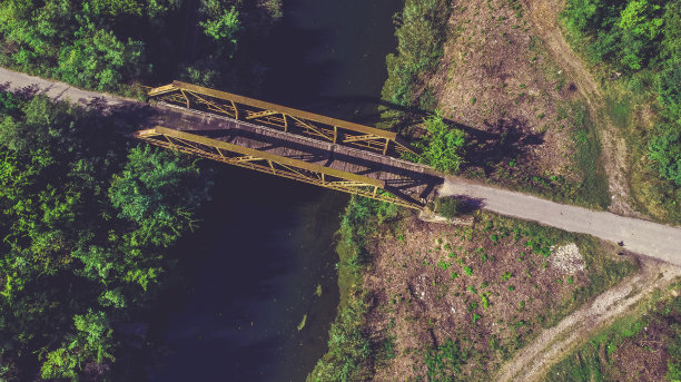 火车桥和公路桥库存照片图片下载