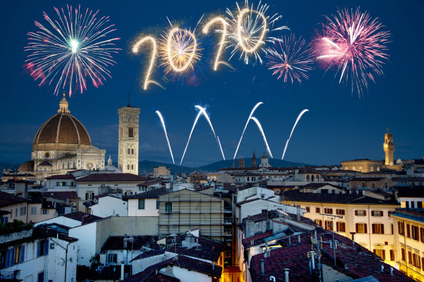 意大利佛罗伦萨，托斯卡纳，迎接2020年新年的烟火图片下载