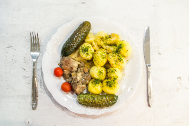 定制的午餐，有肉和土豆。图片下载