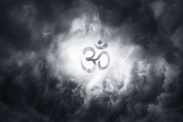 美丽的佛教象征在云作为信仰的象征在团结和冥想。节日:涅槃、僧伽、达摩日图片下载