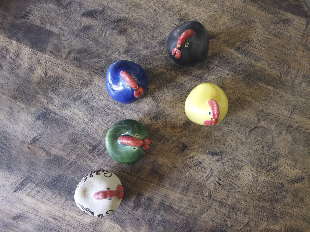 可爱装饰陶瓷鸡图片下载