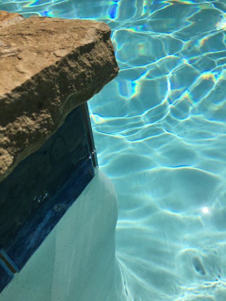 泳池边的室外蓝色的水图片下载