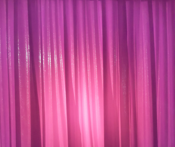 粉色闪亮窗帘图片下载