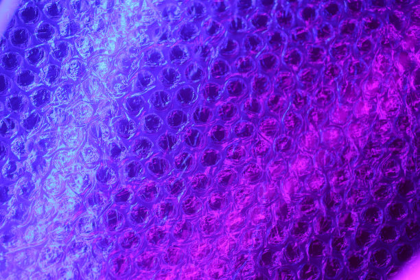 霓虹色气泡膜：抽象的浅蓝色和粉色渐变背景纹理图片下载