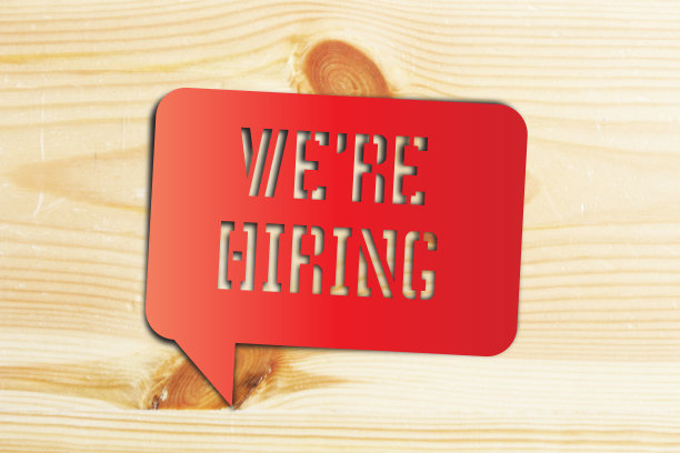"我们正在招聘"木质背景上的红色横幅图片下载