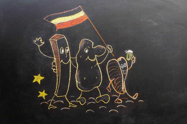 滑稽的土豆，比利时国旗和贻贝画在黑板上图片下载