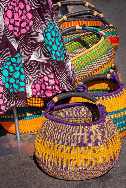 户外市场上的西非篮子图片下载