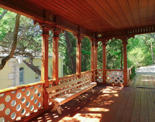 俯瞰花园的露台图片下载