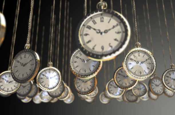 挂着怀表图片下载