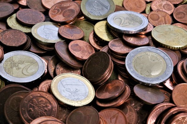 堆硬币图片下载