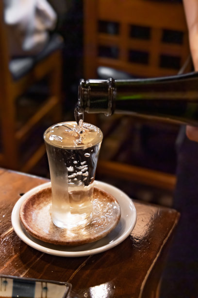 冰镇的美味清酒图片下载