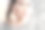亚洲妇女有皮肤问题检查她的脸与黑斑，雀斑从紫外线在镜子图片下载