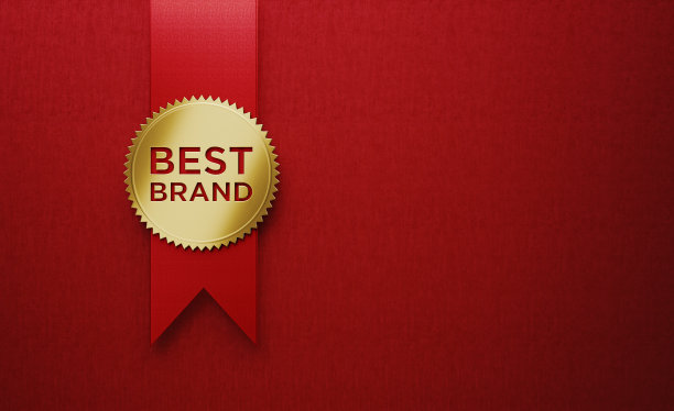 金色价格标签和红色丝带孤立在红色背景图片下载