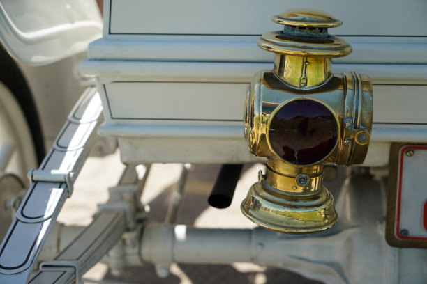 在巴伐利亚的一个古董车展上的旧汽车的细节图片下载