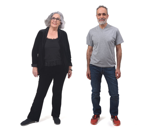 一对夫妇在白色背景上的肖像图片下载