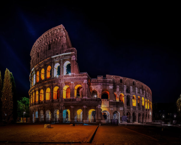 晚上的罗马斗兽场图片下载