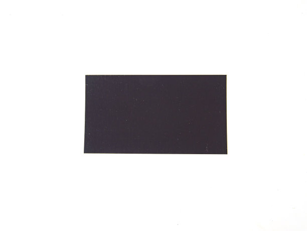 白色背景的黑色名片。图片下载