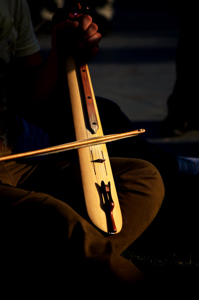 土耳其人用小提琴演奏图片下载