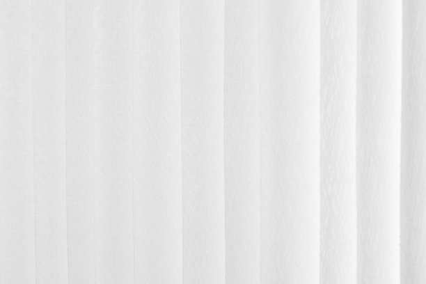 白色窗帘背景抽象。垂直图案纹理和柔和焦点。圣诞节，冬天，新年的概念为背景设计。平铺，拷贝空间图片下载