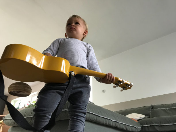 小吉他手图片下载