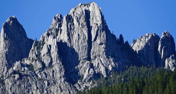 城堡峭壁硬岩图片下载