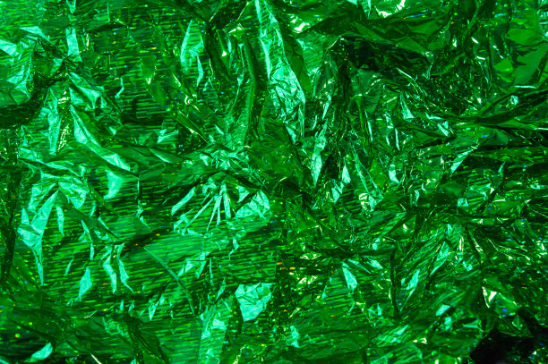 创意照片背景的绿色褶皱箔与高光和阴影图片下载