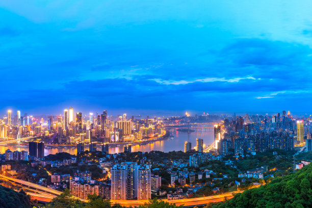 日落的城市景观和重庆的天际线图片下载