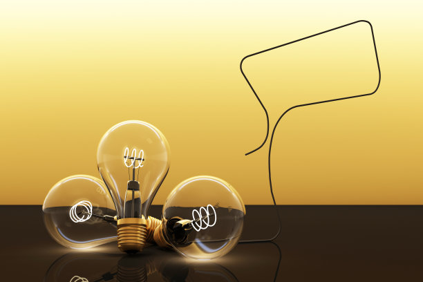 低发光的老式电灯泡黄色背景和黑色反射地板与文本框架。三维渲染图片下载