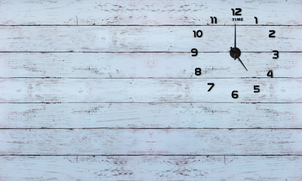 木制背景上的时钟图片下载